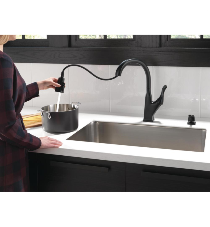 Delta Everly 1-Handle Pull-Down Sprayer Kitchen Faucet w/ShieldSpray Technology